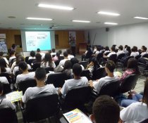PALESTRA INTERATIVA NO SENAC - VILA VELHA COM ADOLESCENTES APRENDIZES - VESPERTINO