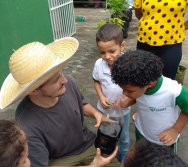 USO DO BIOFERTILIZANTE NA HORTA DO PROJETO COLORIR SUSTENTÁVEL - ELKEM