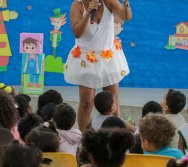 MAIS DE 400 CRIANÇAS FORAM CONTEMPLADAS COM LIVROS DOS CLÁSSICOS DA LITERATURA