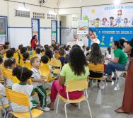 MAIS DE 400 CRIANÇAS FORAM CONTEMPLADAS COM LIVROS DOS CLÁSSICOS DA LITERATURA