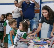 MAIS DE 400 CRIANÇAS FORAM CONTEMPLADAS COM LIVROS DOS CLÁSSICOS DA LITERATURA