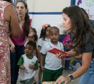 MAIS DE 400 CRIANÇAS FORAM CONTEMPLADAS COM LIVROS DOS CLÁSSICOS DA LITERATURA