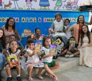 MAIS DE 400 CRIANÇAS FORAM CONTEMPLADAS COM LIVROS DOS CLÁSSICOS DA LITERATURA