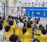 MAIS DE 400 CRIANÇAS FORAM CONTEMPLADAS COM LIVROS DOS CLÁSSICOS DA LITERATURA