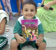 MAIS DE 400 CRIANÇAS FORAM CONTEMPLADAS COM LIVROS DOS CLÁSSICOS DA LITERATURA