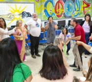 PROJETO APOIE - SEDU/CARIACICA - ES - COLORIR TRABALHANDO AS DIFERENÇAS COM PSICÓLOGOS E ASSISTENTES SOCIAIS