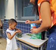 DIA DE PLANTAR RABANETES COM O CMEI REGIONAL SILVESTRE - PEQUENOS HORTICULTORES NO PROJETO COLORIR SUSTENTÁVEL