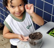 DIA DE PLANTAR RABANETES COM O CMEI REGIONAL SILVESTRE - PEQUENOS HORTICULTORES NO PROJETO COLORIR SUSTENTÁVEL