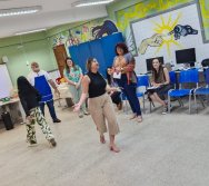 CONTANDO HISTÓRIAS COLORINDO VIDAS - PROJETO APOIE - PSICÓLOGOS E ASSISTENTES SOCIAIS (CARIACICA)