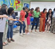 CONTANDO HISTÓRIAS COLORINDO VIDAS - PROJETO APOIE - PSICÓLOGOS E ASSISTENTES SOCIAIS (CARIACICA)