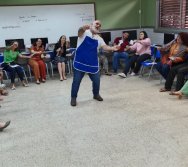 CONTANDO HISTÓRIAS COLORINDO VIDAS - PROJETO APOIE - PSICÓLOGOS E ASSISTENTES SOCIAIS (CARIACICA)