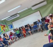 CONTANDO HISTÓRIAS COLORINDO VIDAS - PROJETO APOIE - PSICÓLOGOS E ASSISTENTES SOCIAIS (CARIACICA)