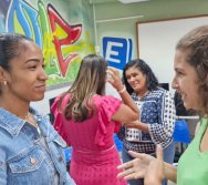 CONTANDO HISTÓRIAS COLORINDO VIDAS - PROJETO APOIE - PSICÓLOGOS E ASSISTENTES SOCIAIS (CARIACICA)