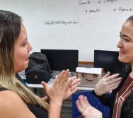 CONTANDO HISTÓRIAS COLORINDO VIDAS - PROJETO APOIE - PSICÓLOGOS E ASSISTENTES SOCIAIS (CARIACICA)