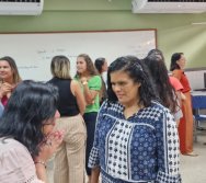 CONTANDO HISTÓRIAS COLORINDO VIDAS - PROJETO APOIE - PSICÓLOGOS E ASSISTENTES SOCIAIS (CARIACICA)