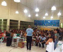 ESCOLA DE PAIS - MINHA CASA TAMBÉM É COLORIDA - CMEI CORA CORALINA