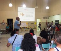 ESCOLA DE PAIS - MINHA CASA TAMBÉM É COLORIDA - CMEI CORA CORALINA