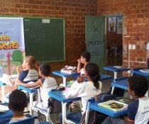 SENSIBILIZAÇÃO AOS ALUNOS DOS 5º E 6º ANOS PARA IMPLANTAÇÃO DO COLORIR SUSTENTÁVEL - CARIACICA