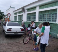 PC3ES  - CULMINÂNCIA DO PROJETO NA ESCOLA PROF ERNESTO NASCIMENTO COM PASSEATA NA RUA
