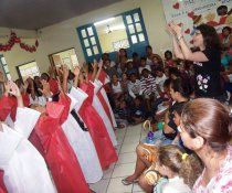 MINHA CASA TAMBÉM É COLORIDA - ESCOLA DE PAIS - EMEF ANTÔNIO V. REZENDE II