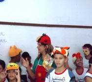 ATIVIDADE CONTANDO HISTÓRIAS COLORINDO VIDAS - ALUNOS DA ESCOLA LUDOVICO PAVONI - VITÓRIA