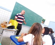 CASOS DE ESCOLA - CUIDA DE MIM - ENFRENTAMENTO AO BULLYING ESCOLAR