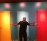 Visita a sala de projetos sociais da Vale