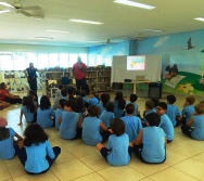 ENCONTRO DOS AUTORES DO LIVRO BULLYING COM ALUNOS DO COLÉGIO MARISTA.