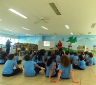 ENCONTRO DOS AUTORES DO LIVRO BULLYING COM ALUNOS DO COLÉGIO MARISTA.