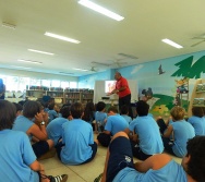 ENCONTRO DOS AUTORES DO LIVRO BULLYING COM ALUNOS DO COLÉGIO MARISTA.