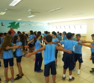 ENCONTRO DOS AUTORES DO LIVRO BULLYING COM ALUNOS DO COLÉGIO MARISTA.