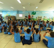 ENCONTRO DOS AUTORES DO LIVRO BULLYING COM ALUNOS DO COLÉGIO MARISTA.