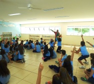 ENCONTRO DOS AUTORES DO LIVRO BULLYING COM ALUNOS DO COLÉGIO MARISTA.