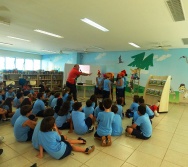 ENCONTRO DOS AUTORES DO LIVRO BULLYING COM ALUNOS DO COLÉGIO MARISTA.