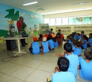 ENCONTRO DOS AUTORES DO LIVRO BULLYING COM ALUNOS DO COLÉGIO MARISTA.