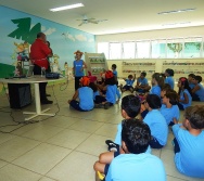 ENCONTRO DOS AUTORES DO LIVRO BULLYING COM ALUNOS DO COLÉGIO MARISTA.