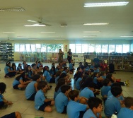 ENCONTRO DOS AUTORES DO LIVRO BULLYING COM ALUNOS DO COLÉGIO MARISTA.