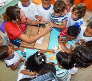 SENSIBILIZAÇÃO COM CRIANÇAS DE 3,4 E 5 ANOS APLICAÇÃO DO PROJETO COLORIR