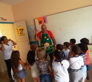 SENSIBILIZAÇÃO COM CRIANÇAS DE 3,4 E 5 ANOS APLICAÇÃO DO PROJETO COLORIR