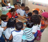 SENSIBILIZAÇÃO COM CRIANÇAS DE 3,4 E 5 ANOS APLICAÇÃO DO PROJETO COLORIR