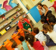 SENSIBILIZAÇÃO COM CRIANÇAS DE 3,4 E 5 ANOS APLICAÇÃO DO PROJETO COLORIR