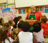 SENSIBILIZAÇÃO COM CRIANÇAS DE 3,4 E 5 ANOS APLICAÇÃO DO PROJETO COLORIR