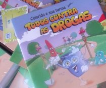 ENTREGA DOS LIVROS A TURMA DO COLORIDO EM: TODOS CONTRA AS DROGAS!