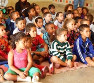 CONTANDO HISTÓRIAS NO CMEI MARIA AMÉLIA - PRAIA DE CARAPEBUS - SERRA.