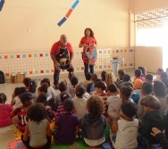 CONTANDO HISTÓRIAS NO CMEI MARIA AMÉLIA - PRAIA DE CARAPEBUS - SERRA.
