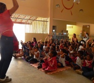 CONTANDO HISTÓRIAS NO CMEI MARIA AMÉLIA - PRAIA DE CARAPEBUS - SERRA.