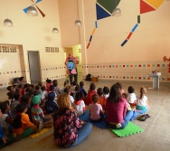 CONTANDO HISTÓRIAS NO CMEI MARIA AMÉLIA - PRAIA DE CARAPEBUS - SERRA.