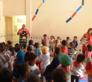 CONTANDO HISTÓRIAS NO CMEI MARIA AMÉLIA - PRAIA DE CARAPEBUS - SERRA.