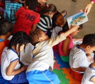 CONTANDO HISTÓRIAS NO CMEI MARIA AMÉLIA - PRAIA DE CARAPEBUS - SERRA.