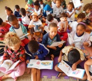 CONTANDO HISTÓRIAS NO CMEI MARIA AMÉLIA - PRAIA DE CARAPEBUS - SERRA.